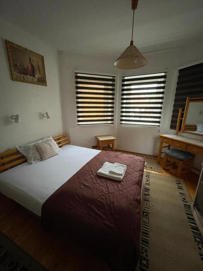 Guest House Luxotel ズレニャニン エクステリア 写真